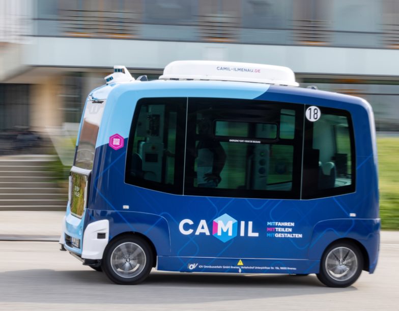 Ein CAMIL-Bus auf dem Campus der TU Ilmenau (© Michael Reichel)